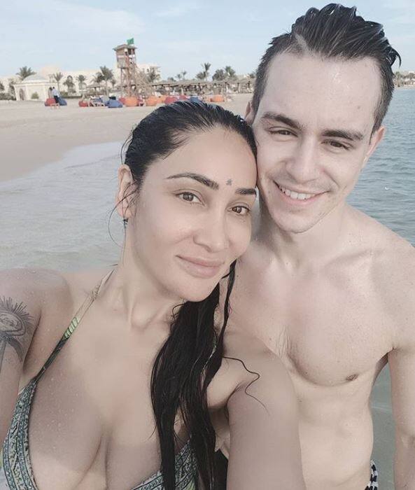 सोफिया के मुताबिक वह प्रेग्नेंट थीं, और मां बनने वाली थीं. मगर उन्होंने अपनी जिंदगी के बुरे दौर में अपना बच्चा खो दिया.