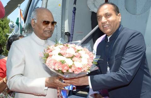 हिमाचल प्रदेश: CM जयराम ठाकुर की सादगी, राष्ट्रपति के दौरे में टेंपो ट्रैवलर का किया इस्तेमाल हिमाचल प्रदेश: CM जयराम ठाकुर की सादगी, राष्ट्रपति के दौरे में टेंपो ट्रैवलर का किया इस्तेमाल