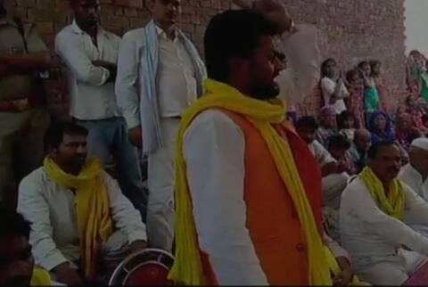 योगी के मंत्री राजभर के भाई के विवादित बोल, हम सत्ता में आए तो बलात्कारियों के हाथ कटवा देंगे योगी के मंत्री राजभर के भाई के विवादित बोल, हम सत्ता में आए तो बलात्कारियों के हाथ कटवा देंगे