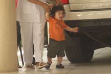 मनमोहक मुस्कुराहट के साथ मस्ती करते नजर आए तैमूर अली खान, देखें तस्वीरें