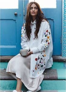 पति आनंद आहूजा के नहीं बल्कि अपने कपड़े पहने है सोनम कपूर ने, जिसमें लग रही हैं बेहद कूल