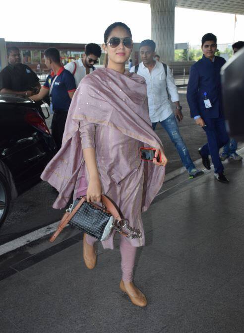 हाल ही में शाहिद और मीरा ने एक जैसी तस्वीर शेयर करते हुए ये ऑफिशियल कर दिया था कि मीशा बहुत जल्द बड़ी बहन बन जाएंगी. (तस्वीर: मानव मंगलानी)