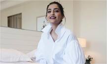 पति आनंद आहूजा के नहीं बल्कि अपने कपड़े पहने है सोनम कपूर ने, जिसमें लग रही हैं बेहद कूल