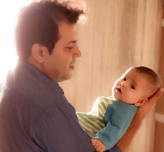 मगर एक इंटरटेन्मेंट पोर्टल को दिए इंटरव्यू में श्वेता के प्रोड्यूसर पति अभिनव ने इस बात के ऊपर सफाई दी है. अभिनव के मुताबिक, जिस दौरान बार में बर्थडे पार्टी चल रही थी उस वक्त वह अपने बेटे रेयांश लेकर कार में ही बैठे थे.
