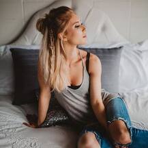 अपनी तस्वीरों से लोगों को करती है मदहोश, लेकिन खुद रहती है डिप्रेशन में