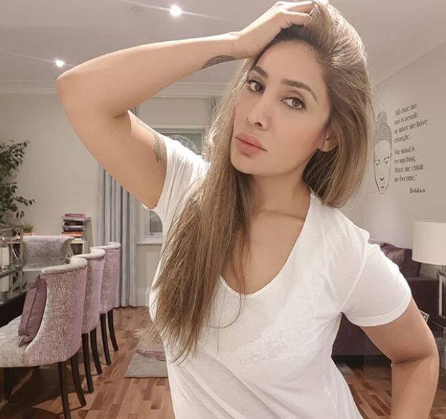 अपनी शादी में धोखा खाई बिग बॉस की एक्स कंटेस्टेंट सोफिया हयात इन दिनों अपनी जिंदगी के बुरे वक्त से गुजर रही हैं.