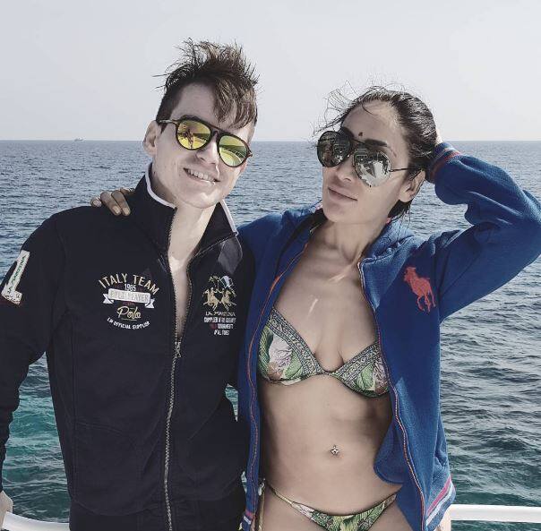  सोफिया बताती हैं कि उन्हें वैसा ब्वॉयफ्रेंड चाहिए जो उनके टक्कर का हो. सोफिया कहती हैं कि वह अब किसी भी रिश्ते में आने से पहले पूरी चांच परख कर के ही आएंगी.