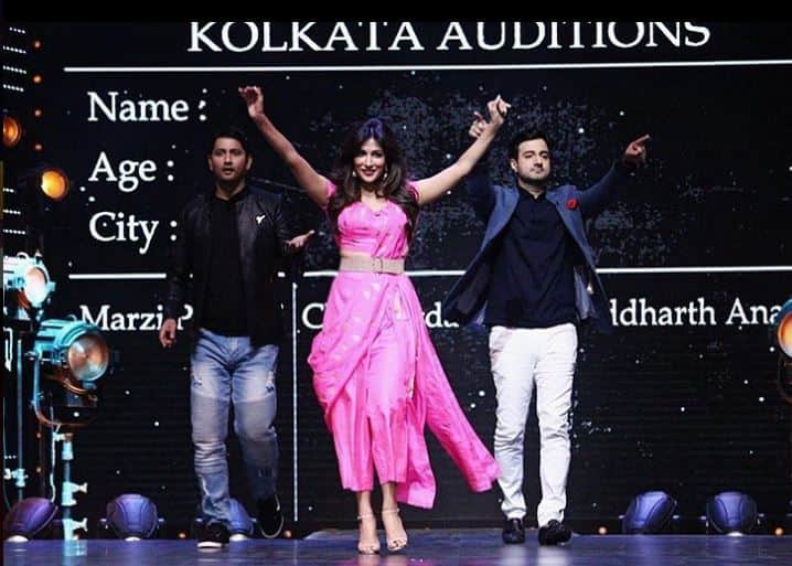  इस अभिनेत्री ने अब टीवी का रुख कर लिया है और इन दिनों टीवी पर डांस रिएलिटी शो में इन दिनों जज के तौर पर नज़र आ रही हैं. 