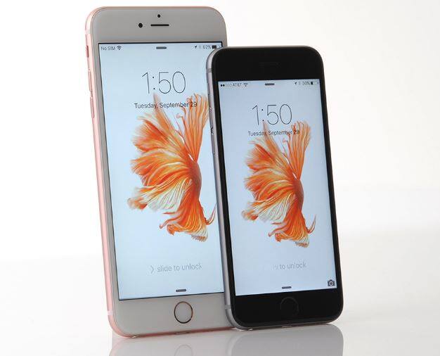iPhone 6s: आईफोन 6s की बाजार में कीमत 40,000 रुपये है लेकिन एपल सेल में इसे 33,999 रुपये में खरीदा जा सकता है. इसके सिल्वर और रोज गोल्ड की कीमत 34,999 रुपये सेल में रखी गई है.