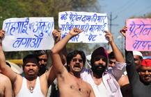 In Depth: 77 रुपए में बिक रहा है 37 रुपए का पेट्रोल, एक लीटर पर 40 रुपए टैक्स वसूल रही है सरकार