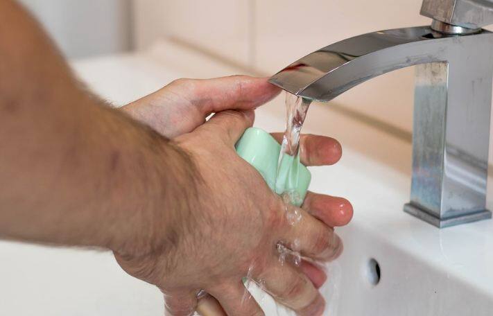 कुछ भी खाने से पहले हाथ धोएं और गंदगी का काम करने के बाद तुरंत हाथ धोएं. फोटोः गूगल फ्री इमेज 