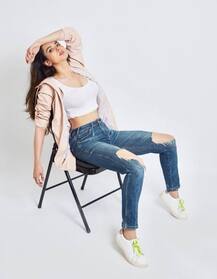 सौंदर्य शर्मा ने इंस्टाग्राम पर पोस्ट की खूबसूरत तस्वीरें