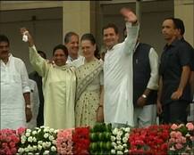 शपथग्रहण कुमारस्वामी का लेकिन इन तस्वीरों पर लोगों की टिकी थीं नजरें