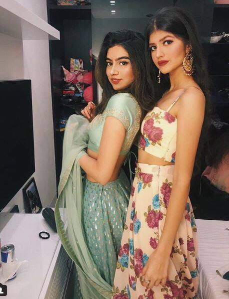 अंजिनी श्रीदेवी की बेटी खुशी कपूर, संजय कपूर की बेटी शनाया, सैफ अली खान के बेटे इब्राहिम अली खान, क्रिकेटर सचिन तेंदुलकर के बेटे अर्जुन तेंदुलकर की काफी अच्छी दोस्त हैं. (Photo: anjinidhawan)