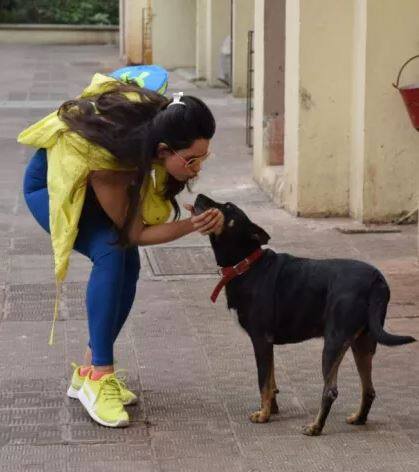 इससे पहले सौंदर्य को एक कुत्ते के साथ मस्ती करते देखा गया था. (तस्वीर: इंस्टाग्राम)
