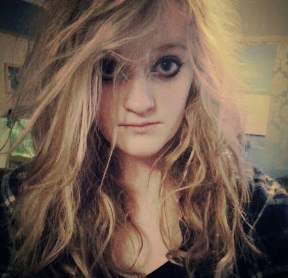 क्या कभी आपने ऐसा सुना है कि 20 साल की छोटी सी उम्र में किसी को एक दिन में 7 बार स्ट्रोक आए हों? आपको भी पढ़कर हैरानी होगी लेकिन एक लड़़की के साथ ऐसा ही हुआ है. फोटोः फेसबुक