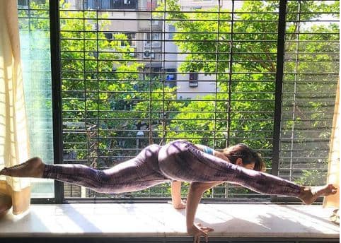 लेकिन अपने पॉजिटिव एटीट्यूड और योग के सहारे वे इस बात को भुलाने में सफल रहीं. फोटोः इंस्टाग्राम 