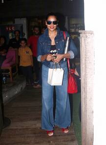 In Pics: बांद्रा में Denim Look में नजर आईं बिपाशा बसु, पति करण नहीं थे साथ