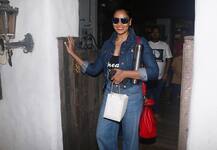 In Pics: बांद्रा में Denim Look में नजर आईं बिपाशा बसु, पति करण नहीं थे साथ