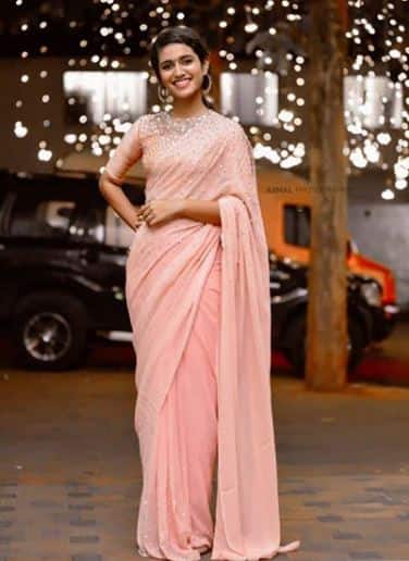  खास बात ये है कि प्रिया किसी भी ड्रेस को पहन लेती हैं तो वो परफेक्ट लगती हैं. (तस्वीर: इंस्टाग्राम)