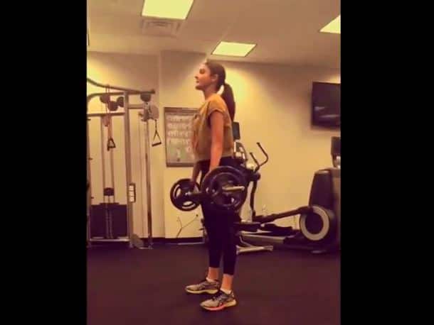 anushka sharma has completed husband virat kohli's fitness challenge अनुष्का शर्मा ने एक्सेप्ट किया पति विराट का चैलेंज, जवाब में पोस्ट किया ये VIDEO