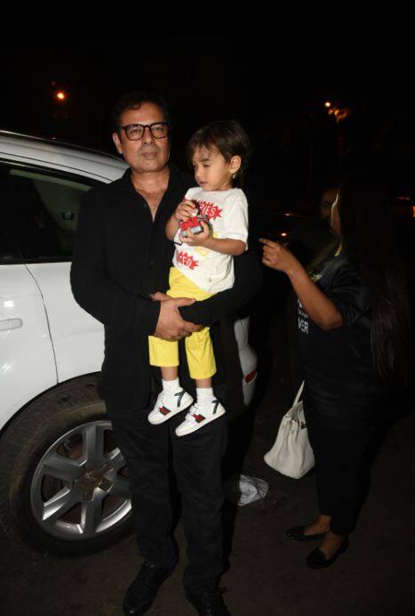 कुछ इस क्यूट अंदाज में आयुष डिनर के बाद कैमरे में कैद किए गए. (तस्वीर: मानव मंगलानी)