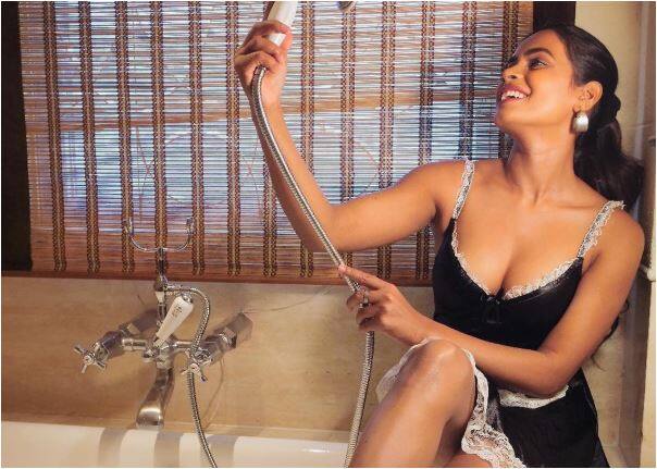 साउथ की एक्ट्रेस शुभ्रा घोष अपनी बोल्ड तस्वीरों के लिए सोशल मीडिया पर सुर्खियों में हैं. (तस्वीर-इंस्टाग्राम)