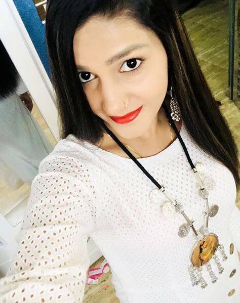सपना चौधरी ने अपने इंस्टाग्राम हैंडल पर अपनी कुछ खूबसूरत तस्वीरें पोस्ट की है जो इस बार उनका स्पॉटलाइट में आने का कारण बन गई हैं. (Photo: itssapnachoudhary)