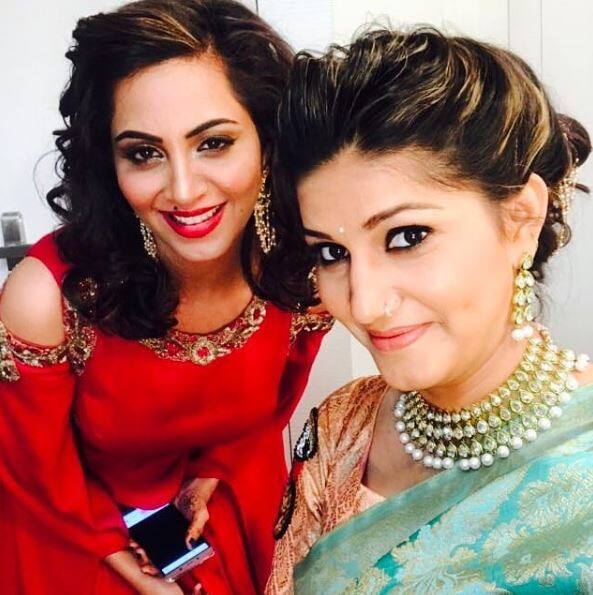 पिछले दिनों सपना चौधरी के भाई की शादी हुई है. जिसमें बिग बॉस के कई सारे कंटेस्टेंस्ट नजर आए थे. (Photo: itssapnachoudhary)