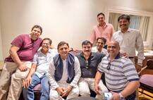 बेंगलुरु में अखिलेश ने याद किए कॉलेज के दिन, दोस्तों से की मुलाकात