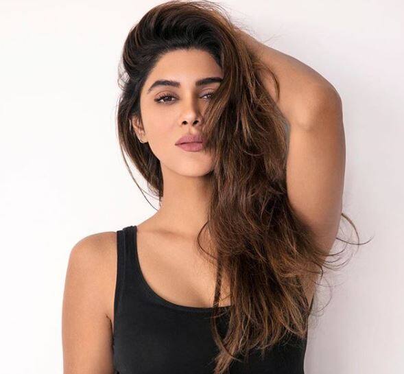 लेकिन बाद में उनका परिवार कनाडा चला गया था जिसके कारण उनकी परवरिश कनाडा में हुई. (तस्वीर: इंस्टाग्राम) 