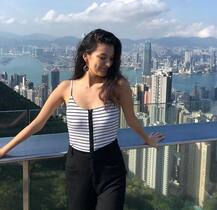 अपनी हॉटनेस से इंस्टा का तापमान बढ़ा कही है ये कजाकिस्तानी मॉडल