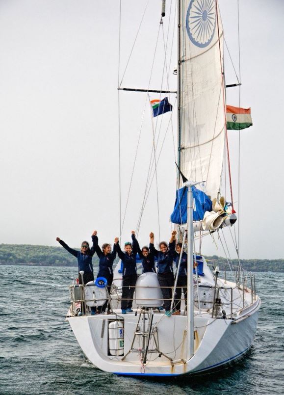 कभी बोट का स्टेयरिंग टूटा तो कभी ऊंची समुद्री लहरों ने डराया, पढ़ें टीम तारिणी की पूरी कहानी