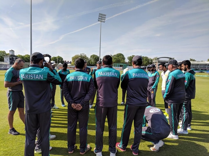 ICC Instructs Pakistan Cricketers Against Wearing 'Smart' Watches ICC का पाकिस्तानी खिलाड़ियों को फरमान, मैच में न पहनें स्मार्ट वॉच