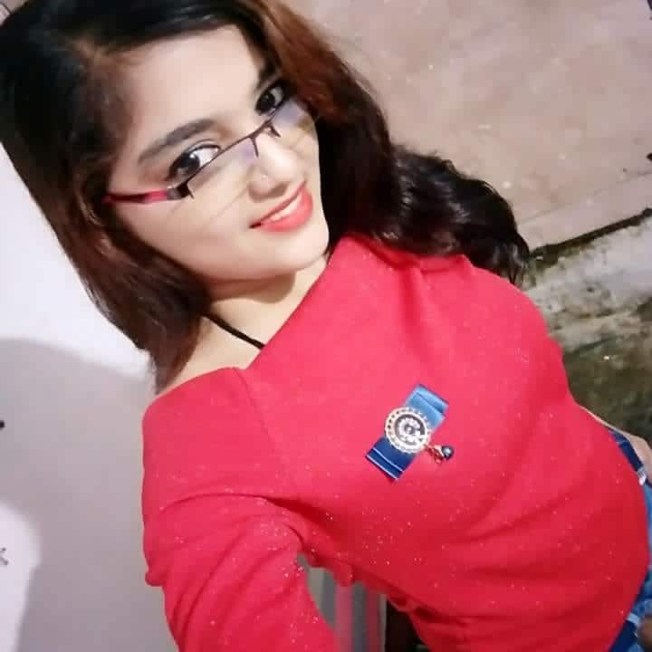 इसके पहले मार्च में लेडी डॉन का एक वीडियो वायरल हुआ था जिसमें वो अपने साथियों के साथ सड़क पर छुरे और तलवारें खुलेआम लहराती नजर आ रही थी.