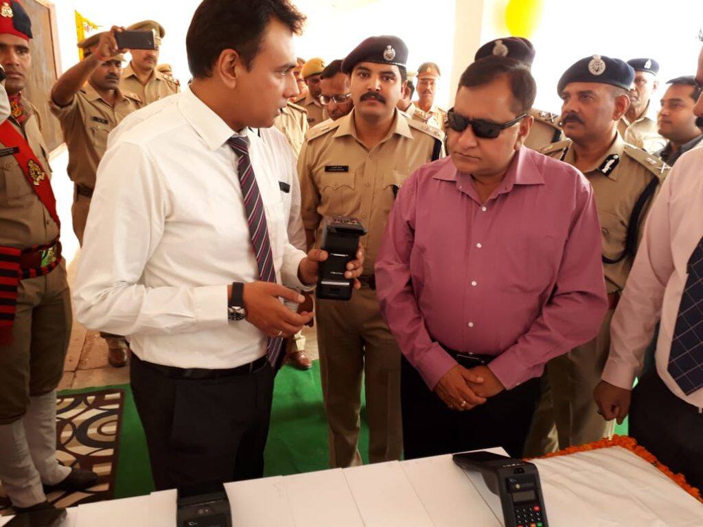 पीएम मोदी की कैशलेस स्कीम से जुड़े यूपी के डीजीपी, बरेली में शुरू हुई ई-चालान सर्विस