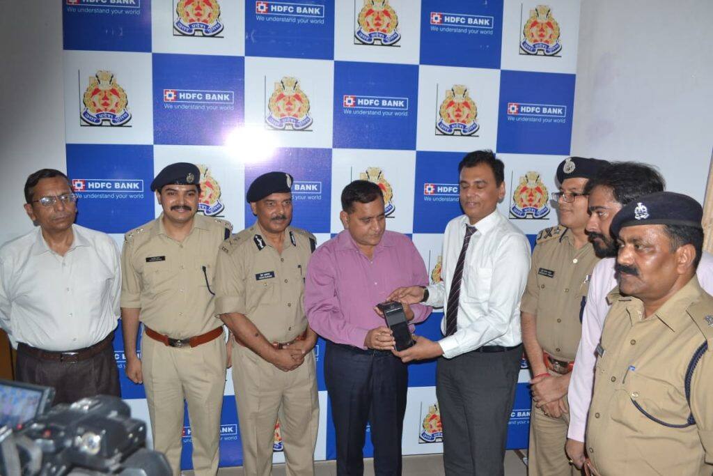पीएम मोदी की कैशलेस स्कीम से जुड़े यूपी के डीजीपी, बरेली में शुरू हुई ई-चालान सर्विस