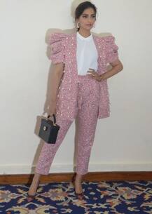 फिल्म के प्रमोशन के लिए दिल्ली पहुंची ‘वीरे दी वेडिंग’ की टीम, देखें तस्वीरें