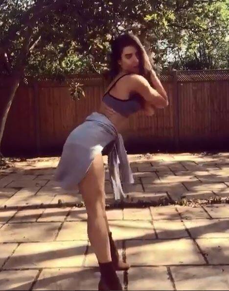 उन्होंने इस गाने पर ठुमके भी लगाए. (तस्वीर: इंस्टाग्राम)