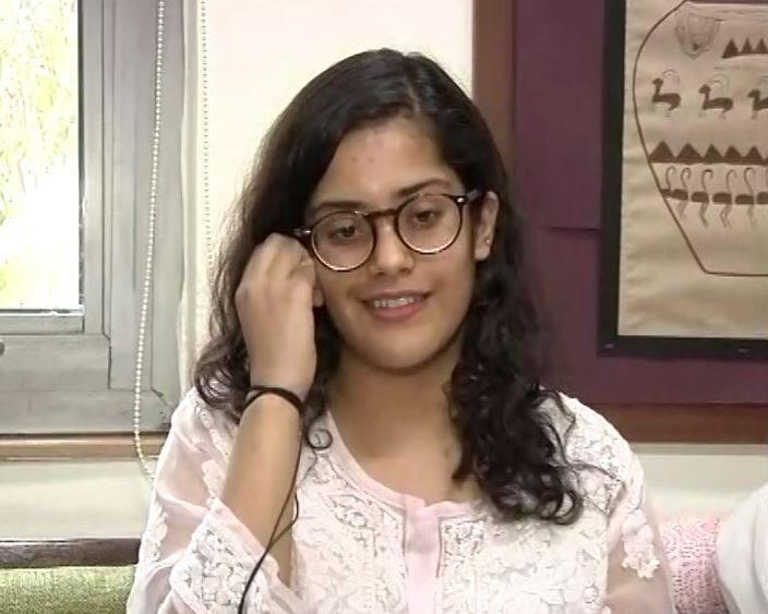 CBSE Results Meghna Srivastava is the CBSE topper of 12th class CBSE 12th result: यूपी की बेटियों ने लहराया परचम, 500 में 499 अंकों के साथ टॉपर बनीं मेघना