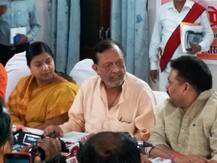 योगी के मंत्री ने कहा- आवारा पशुओं से जनता अपनी रक्षा खुद करे