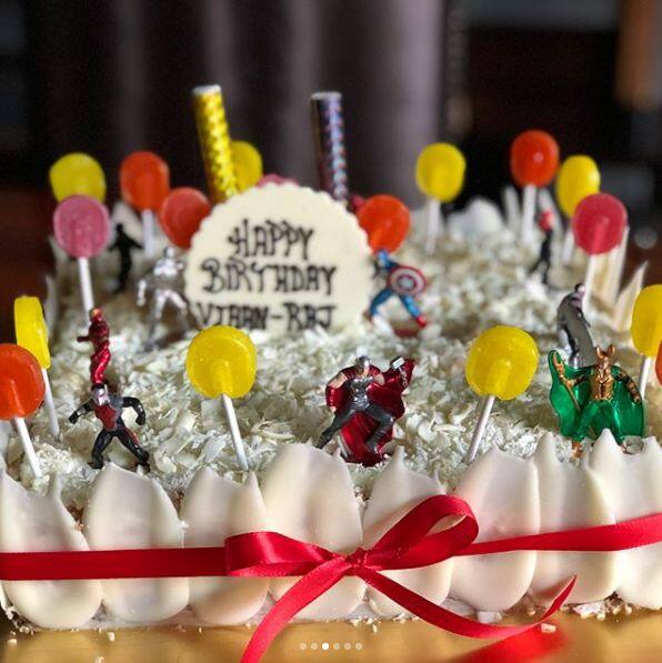 इसके साथ ही शिल्पा शेट्टी ने बेटे वियान के बर्थडे सेलिब्रेशन की कई सारी तस्वीरें भी अपने सोशल मीडिया एकाउंट पर पोस्ट की हैं. (तस्वीर: theshilpashetty) 