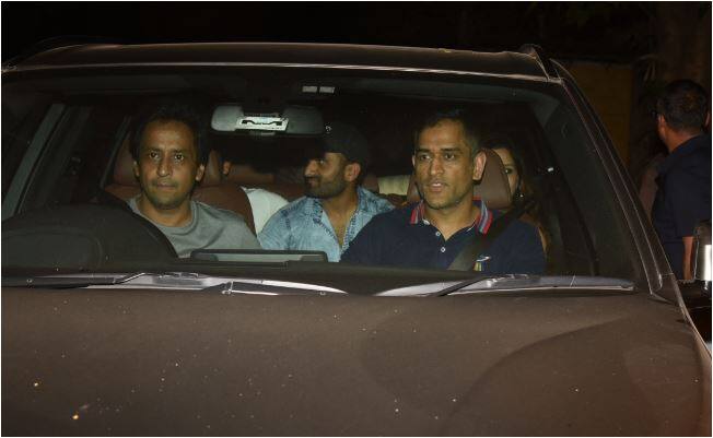 बता दें कि धोनी आईपीएल के दौरान बेटी के साथ भी फील्ड पर मस्ती करते देखें गए. (तस्वीर-मानव मंगलानी)