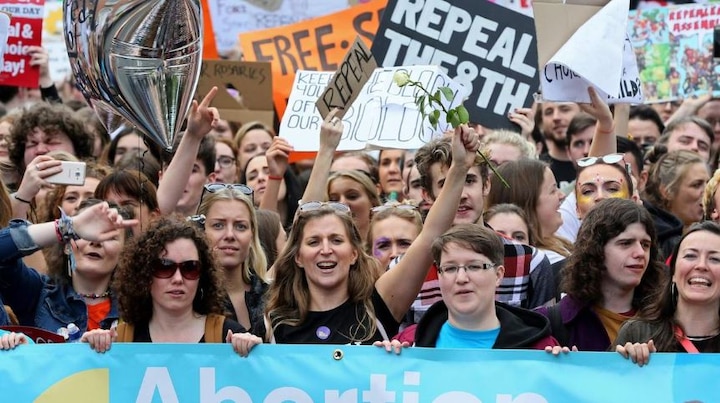 Ireland voted in favor to legalise abortion in the country आयरलैंड में हटेगा गर्भपात पर बैन, जनमत संग्रह में 66 प्रतिशत लोगों ने की मांग