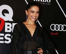 GQ अवॉर्ड्स नाइट में नजर आईं दीपिका पादुकोण से लेकर प्रीति जिंटा, देखें PHOTOS