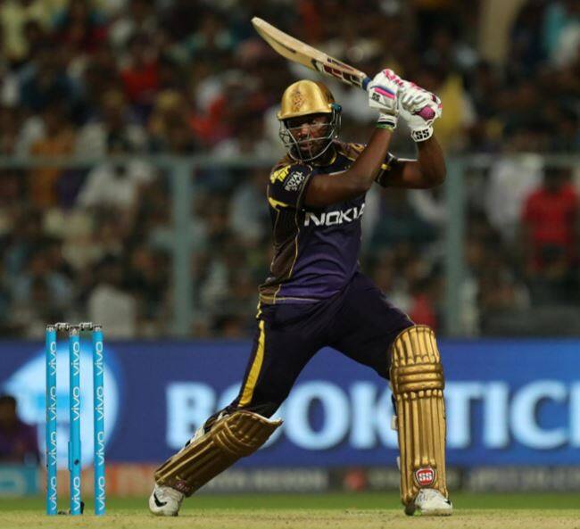 अपने आलराउंड खेल से सबका ध्यान खींचने वाले एंड्रे रसेल सबसे ज्यादा छक्के लगाने वालों की लिस्ट में चौथे पायदान पर हैं. रसेल ने 16 मैचों में 28 के औसत से 316 रन बनाए और 31 छक्के लगाए.