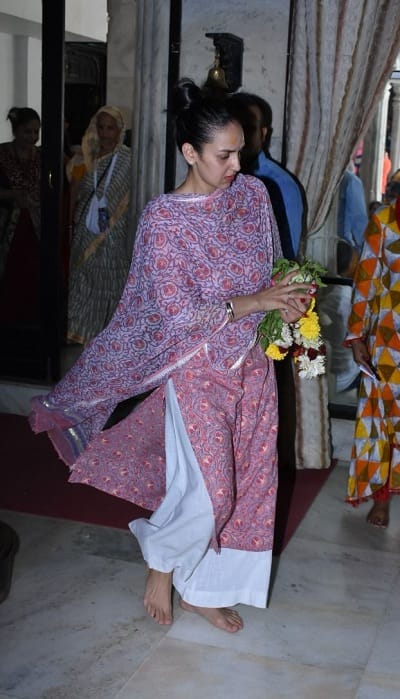 आपको बता दें कि बेटी राध्या को जन्म देने के बाद ईशा देओल ने पूरे सात महीनों बाद उनकी पहली तस्वीर सोशल मीडिया पर साझा की है. (तस्वीर: मानव मंगलानी)