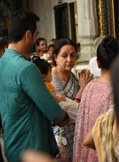 वहीं बेटी के जन्म के बाद ईशा पूरा समय बेटी को ही दे रही हैं ये बयां कर रहा है उनका सोशल मीडिया एकाउंट. (तस्वीर: मानव मंगलानी)