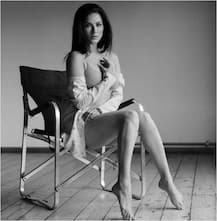 बॉलीवुड एक्ट्रेस सनी लियोनी ब्लैक एंट व्हाइट तस्वीरों में भी नजर आती हैं हॉट, खुद देख लें