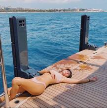 फैशन डिजाइनर तान्या श्रॉफ ने बिकिनी पहन कराया फोटोशूट, देखें तस्वीरें